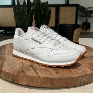 Reebok Classic Leather Junior size 6.5 (fits women’s 8)